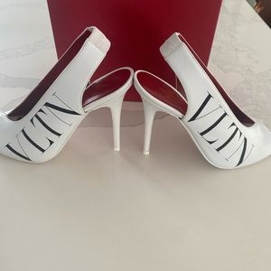 VLTN Leather Slingback Sandal In White Leather With Peep Toe